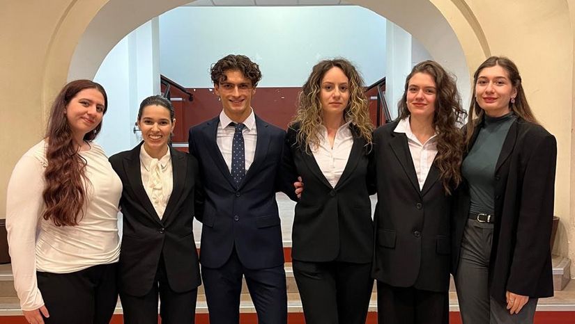 ΔΙΕΘΝΗΣ ΔΙΑΚΡΙΣΗ ΤΗΣ ΝΟΜΙΚΗΣ ΣΧΟΛΗΣ ΕΚΠΑ ΣΤΟ ΔΙΑΓΩΝΙΣΜΟ ΕΙΚΟΝΙΚΗΣ ΔΙΚΗΣ PRICE MEDIA LAW MOOT COURT COMPETITION